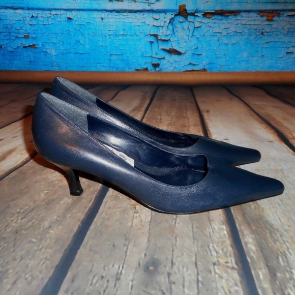 bandolino navy blue heels